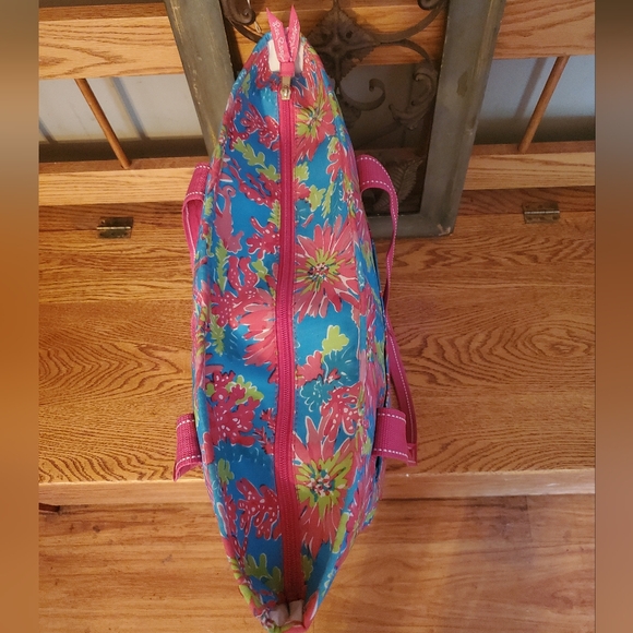 Lilly Pulitzer Trippin & Sippin Floral Insulated Tote Bag - Picture 7 of 11